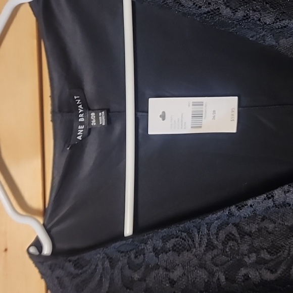 New Lane Bryant Black Laced Lined Top Size 26/28 - Picture 2 of 7